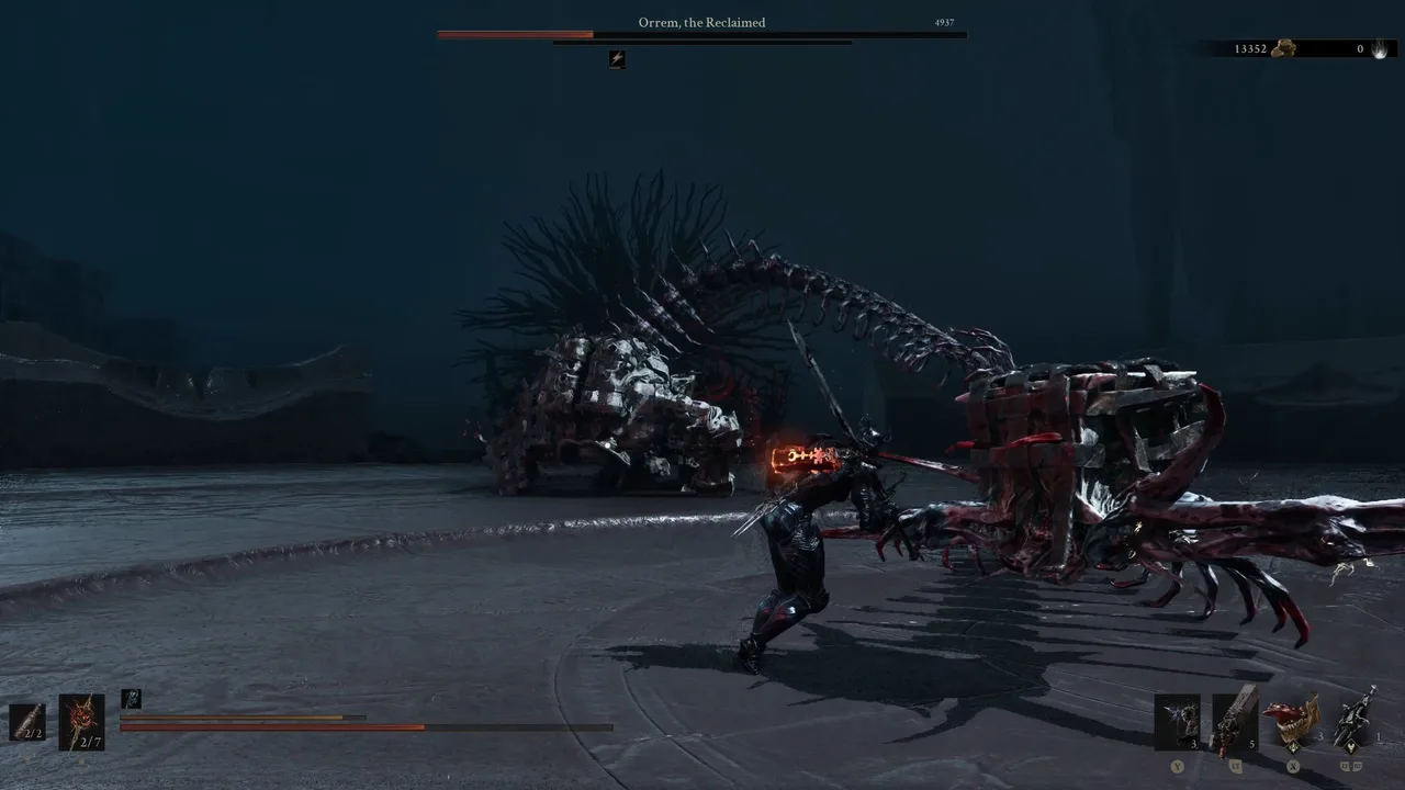 Image showing a Mortal Shell 2 player being attacked by Orrem, the Reclaimed's Pincer Attack
